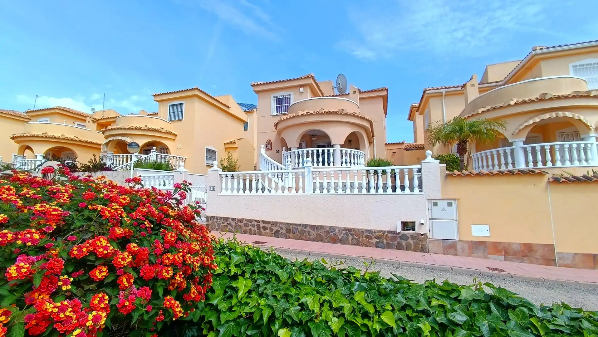 Vista exterior de Casa o chalet en venta en Rojales con Aire acondicionado, Calefacción y Terraza