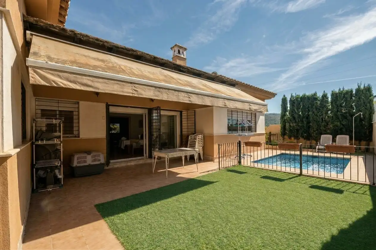 Chalet con piscina en venta en Calle Sierra de Libar, imagen 5