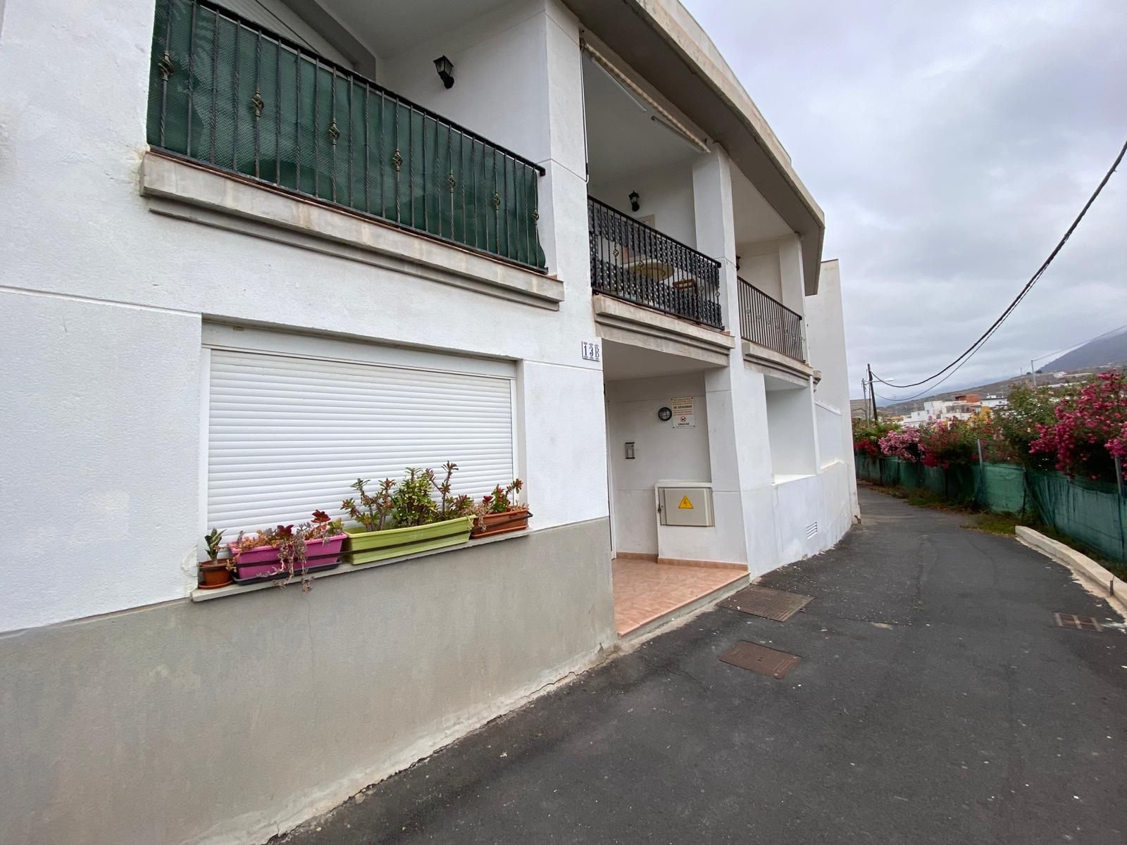 Vista exterior de Pis en venda en Adeje amb Terrassa