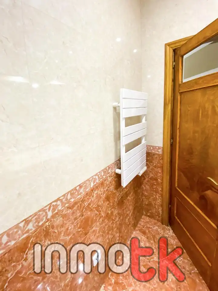 Bathroom of Flat for rent in A Coruña Capital   with Heating, Parquet flooring and Furnished