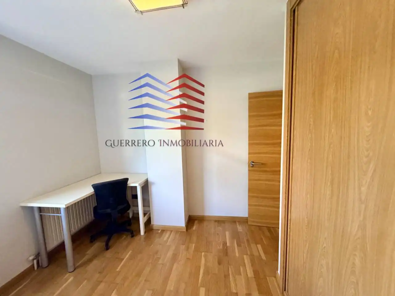 Dormitori de Apartament en venda en Ourense Capital  amb Calefacció, Parquet i Traster