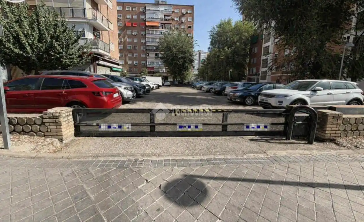 Parking de Piso en venta en Madrid con Calefacción y Parquet