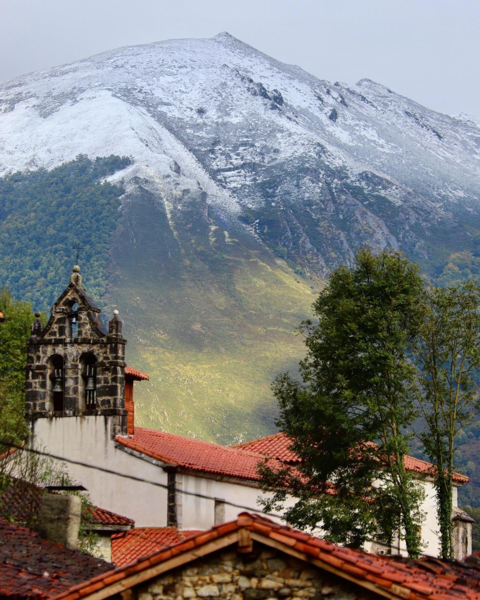 Vista exterior de Edifici en venda en Caso