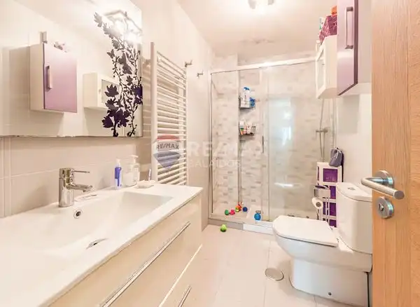 Baño de Piso en venta en Vigo  con Calefacción y Trastero