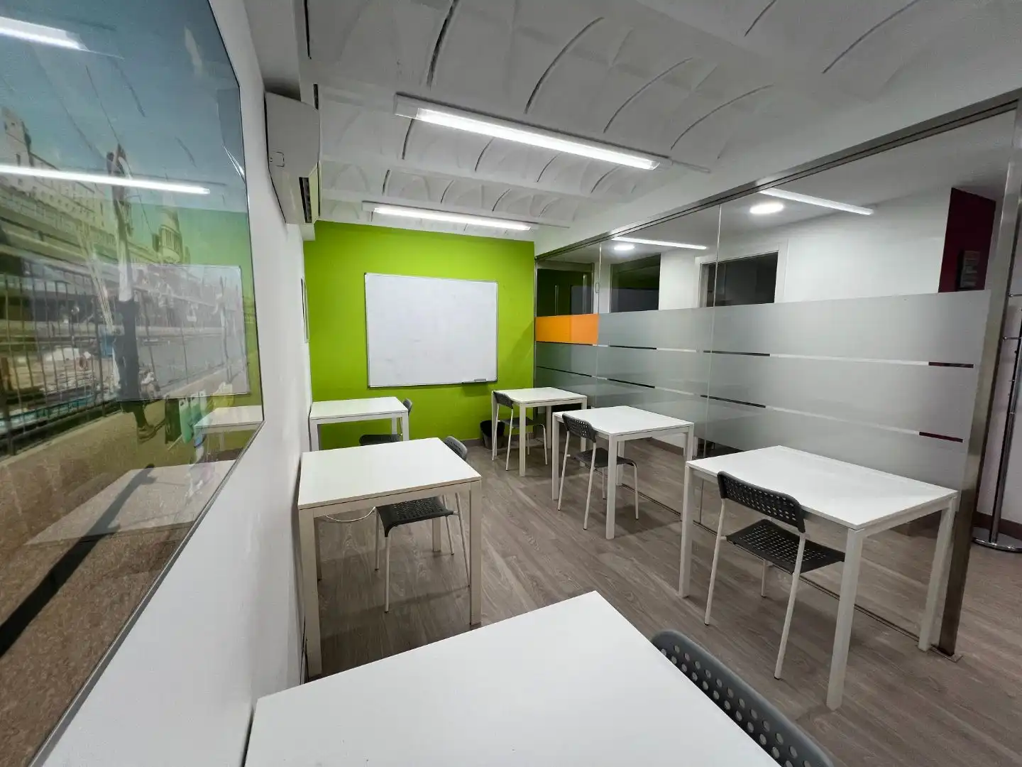 Oficina de alquiler en Girona con Aire acondicionado, Amueblado y Internet