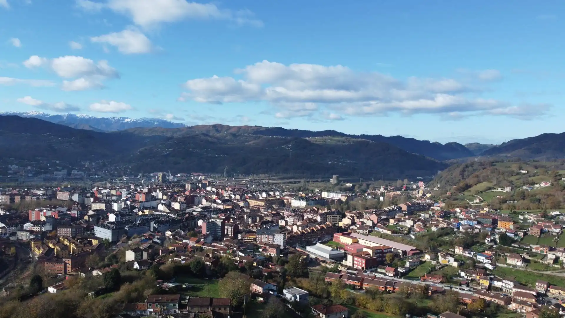 Vista exterior de Casa o xalet en venda en Langreo amb Calefacció, Jardí privat i Terrassa