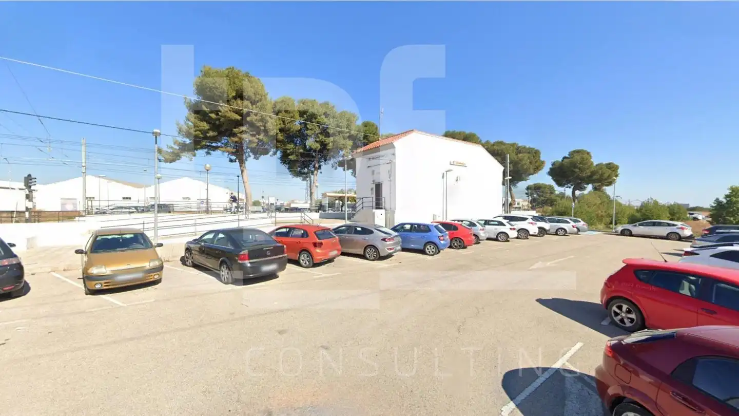 Parkplatz von Fabrikhallen zum Verkauf in Paterna