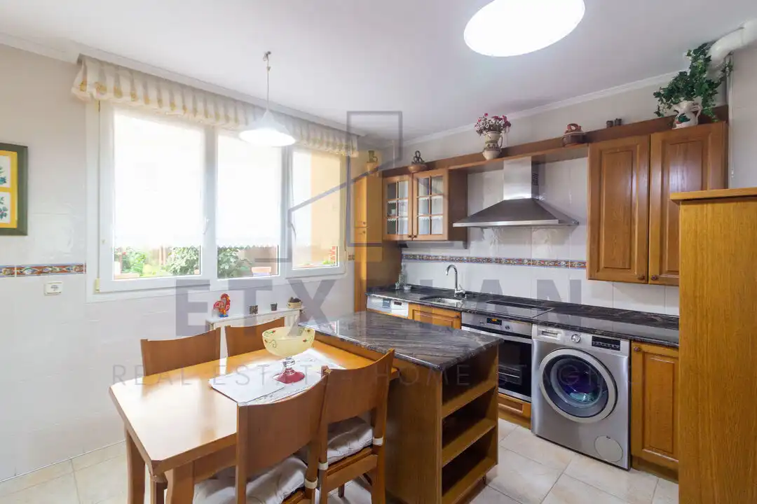 Cuina de Casa o xalet en venda en Igorre amb Calefacció, Jardí privat i Moblat