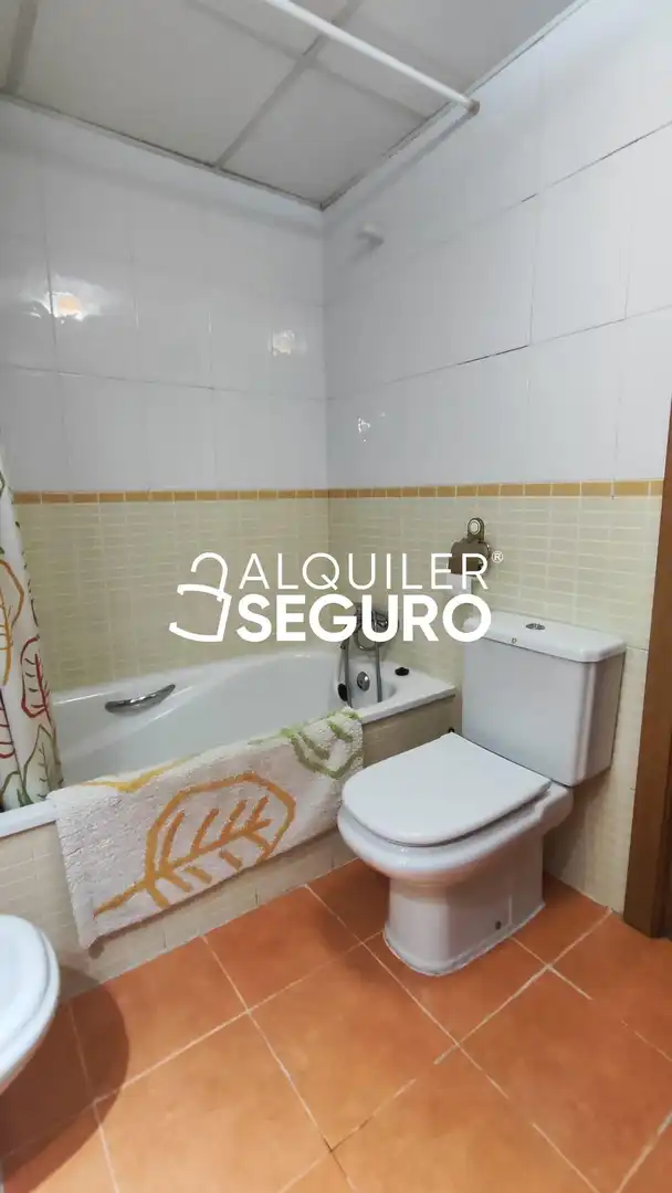 Bathroom of Flat for rent in Torrent  with Air Conditioner, Terrace and Storage room