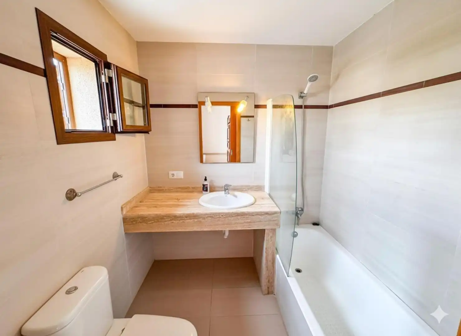 Bathroom of Flat for sale in Alcúdia  with Air Conditioner, Terrace and Storage room