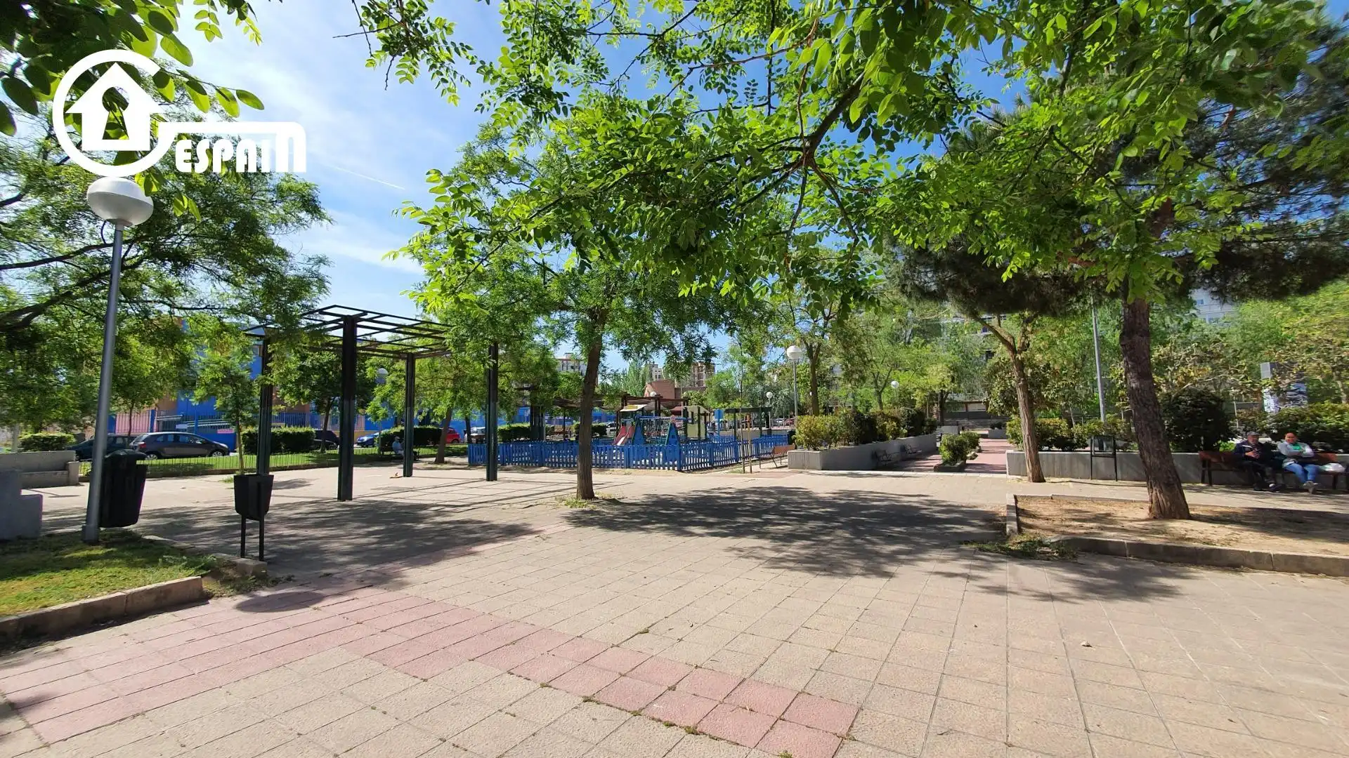 Vista exterior de Piso en venta en Madrid con Calefacción y Parquet