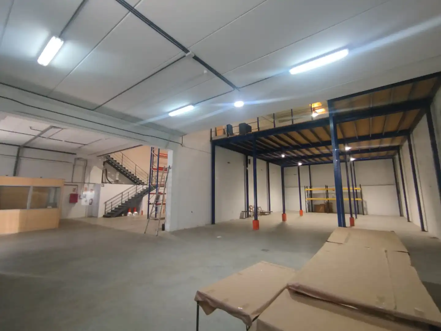 Fabrikhallen zur Miete in Tres Cantos mit Heizung