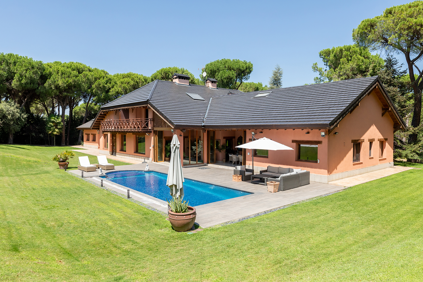 Vista exterior de Casa o chalet en venta en  Madrid Capital con Aire acondicionado, Calefacción y Jardín privado