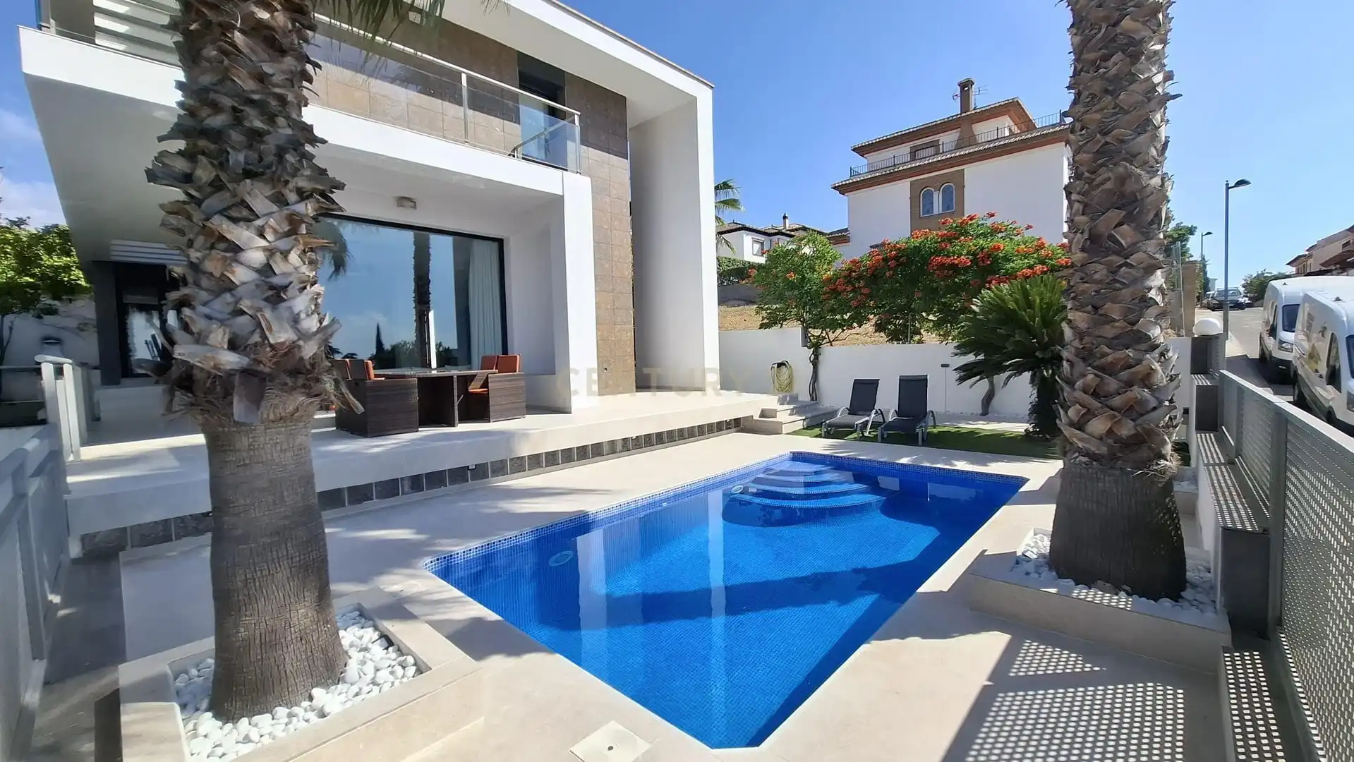 Piscina de Casa o xalet en venda en La Zubia amb Aire condicionat, Jardí privat i Traster