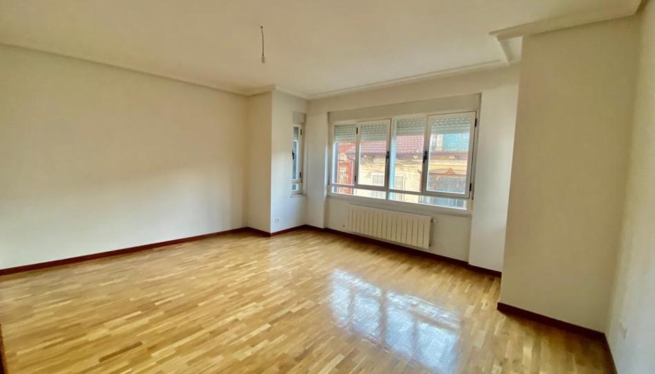 Foto 1 de Piso en venta en Calle Astorga, 28, La Bañeza , León