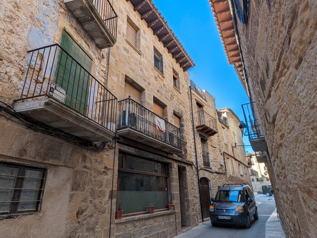 Vista exterior de Casa o xalet en venda en Cretas amb Terrassa, Traster i Balcó