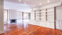 Sala d'estar de Apartament en venda en  Barcelona Capital amb Aire condicionat, Calefacció i Parquet