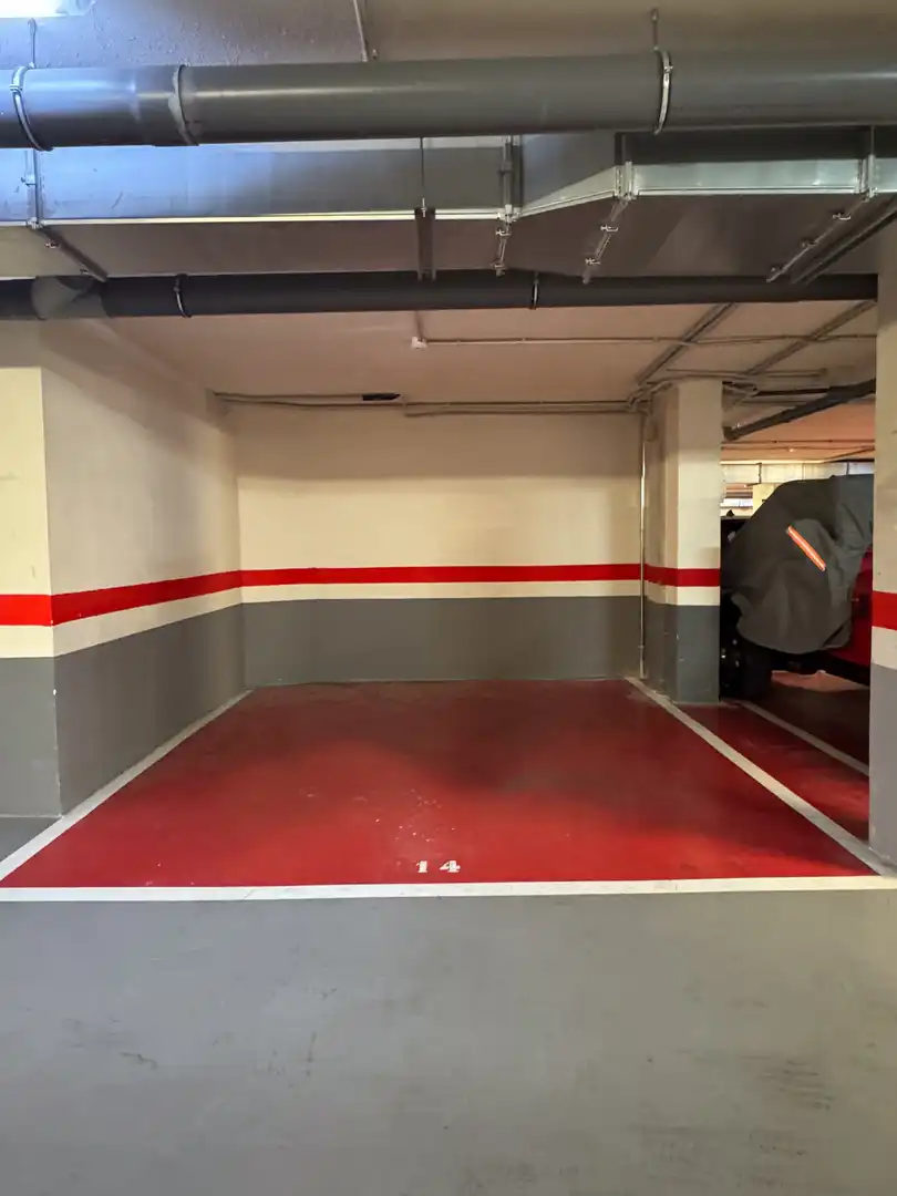 Parkplatz von Wohnung zum Verkauf in Valencia mit Klimaanlage, Abstellraum und Schwimmbad