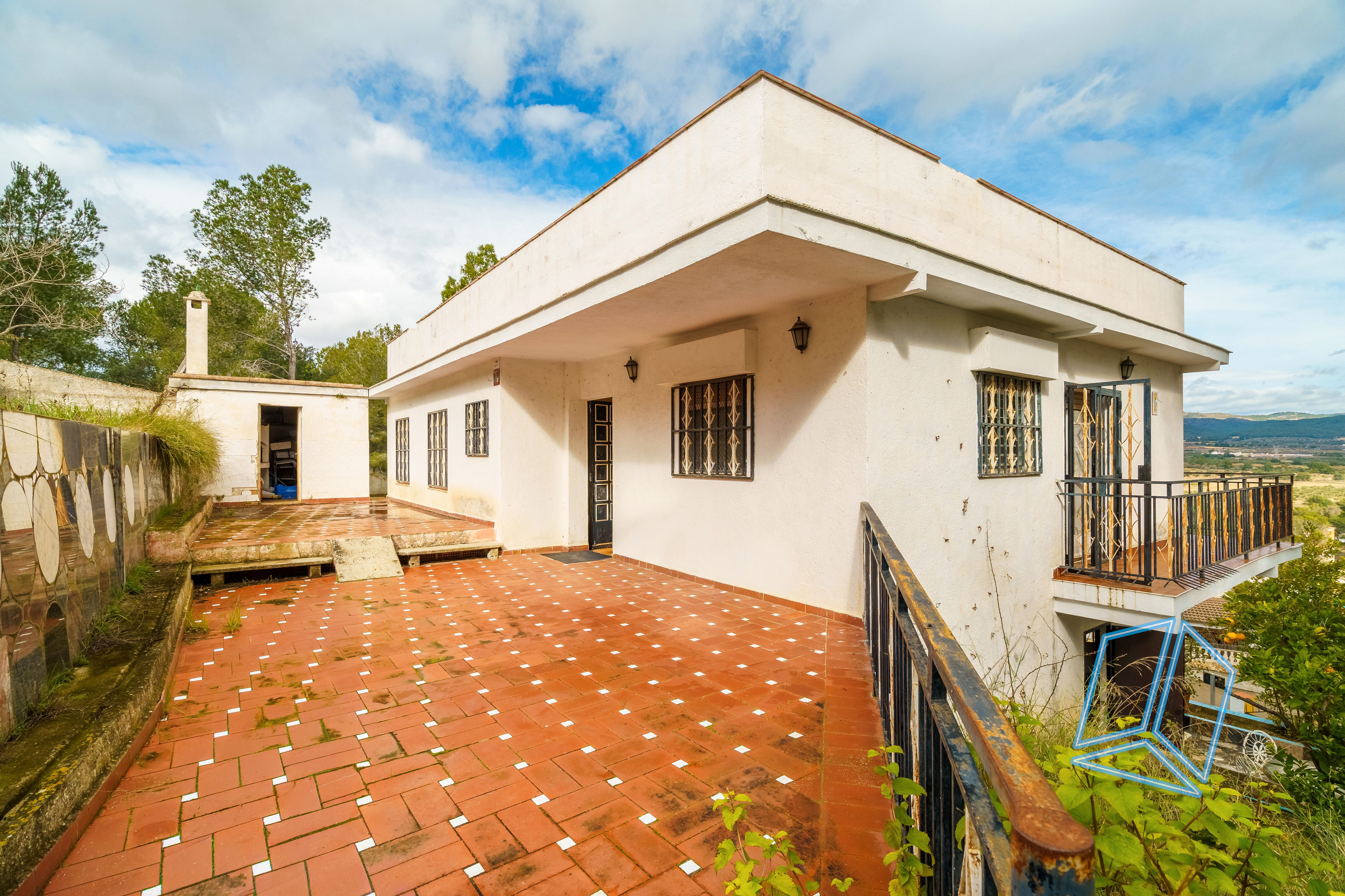 Vista exterior de Casa o chalet en venta en La Bisbal del Penedès con Terraza, Trastero y Piscina