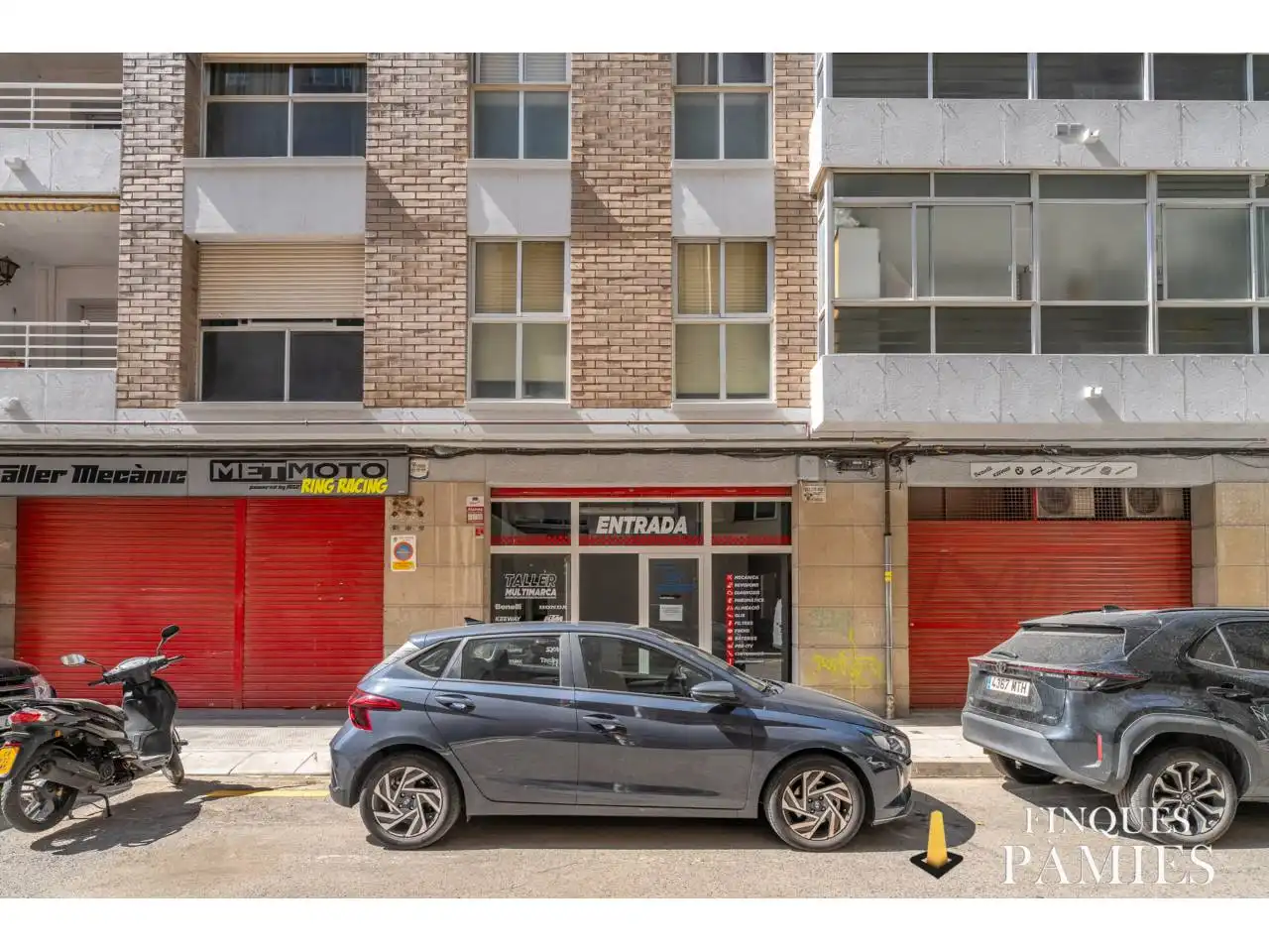 Vista exterior de Local en venta en Reus con Alarma