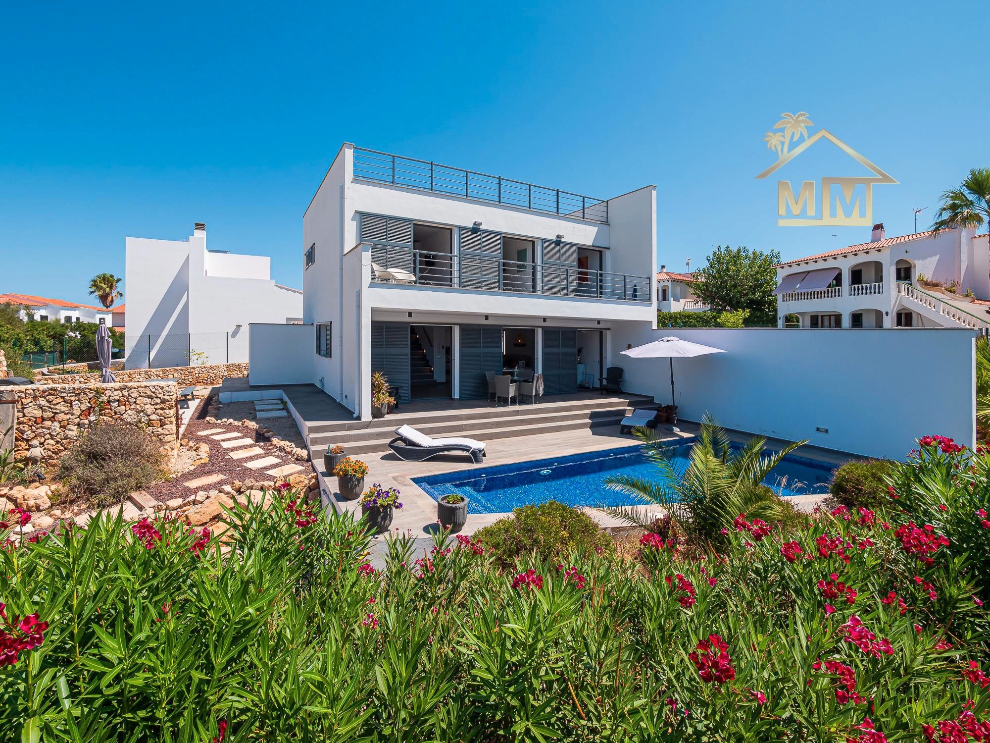 Vista exterior de Casa o xalet en venda en Es Mercadal amb Aire condicionat, Jardí privat i Terrassa