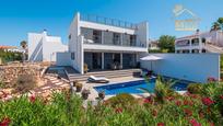 Vista exterior de Casa o xalet en venda en Es Mercadal amb Aire condicionat, Terrassa i Piscina