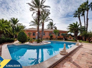 Villa con piscina in vendita a Zona Carrefour - Urbanizaciones