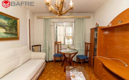 Bedroom of Flat for sale in  Madrid Capital