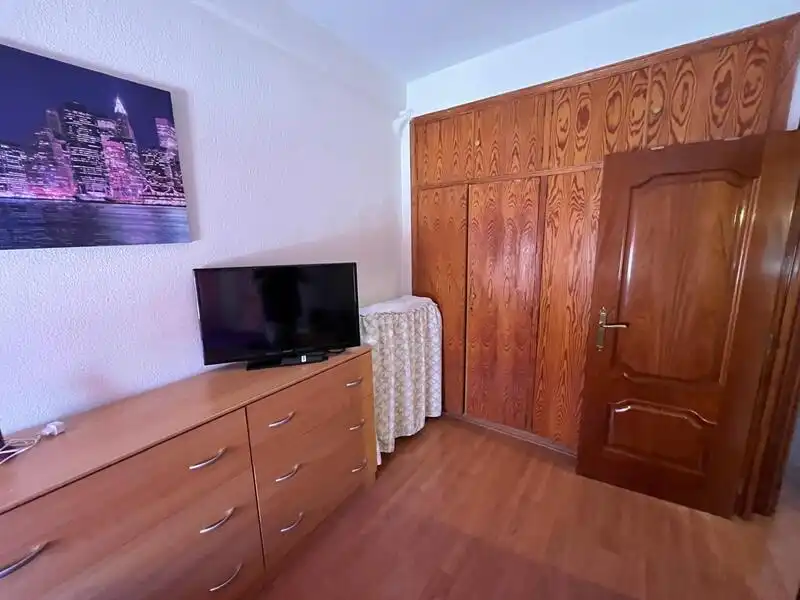Schlafzimmer von Wohnung zur Miete in Madrid mit Klimaanlage, Terrasse und Möbliert