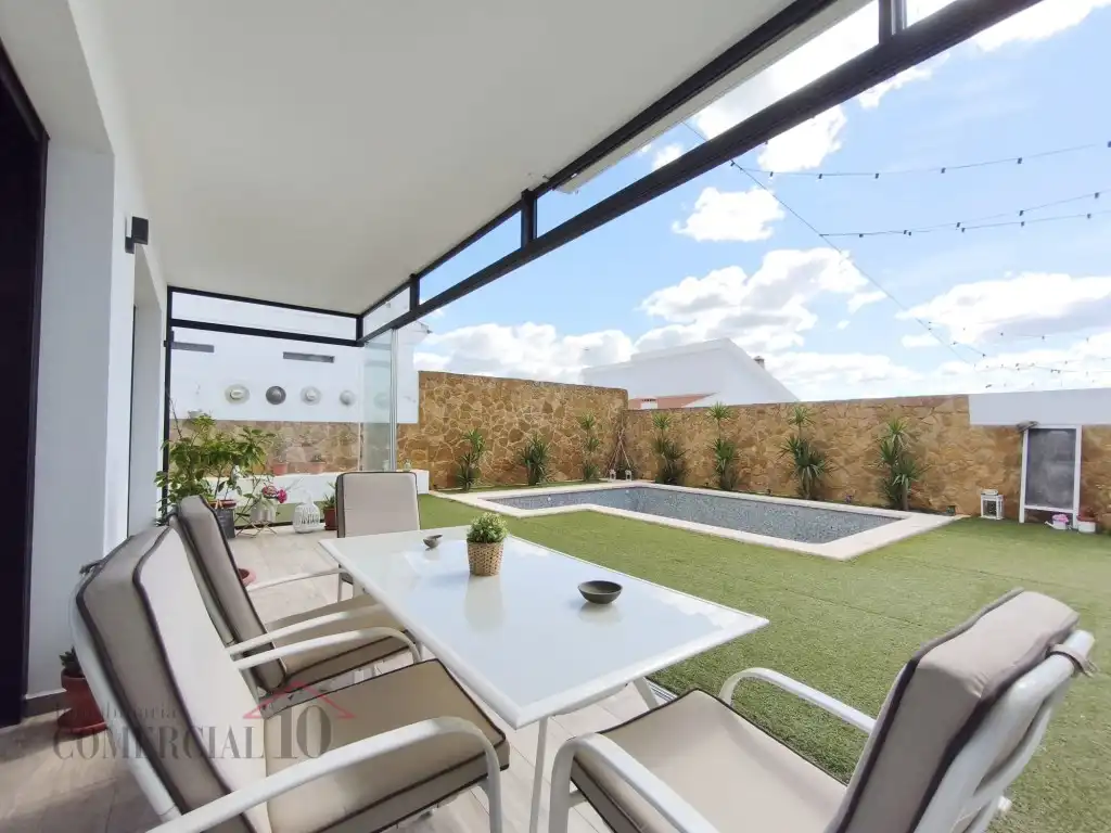Chalet con piscina en venta en Olivenza, imagen 4