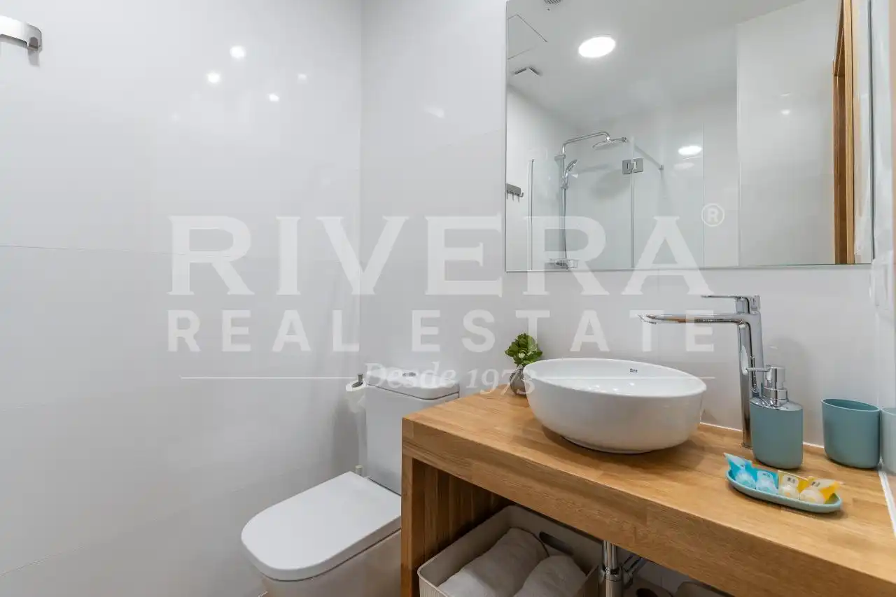 Baño de Apartamento en venta en Sanxenxo con Aire acondicionado, Calefacción y Terraza