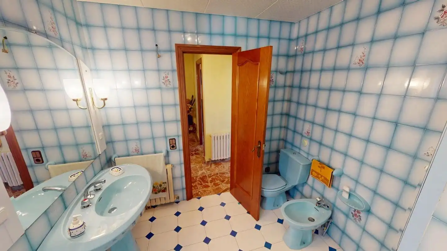 Bany de Casa o xalet en venda en Viladecans amb Jardí privat i Terrassa