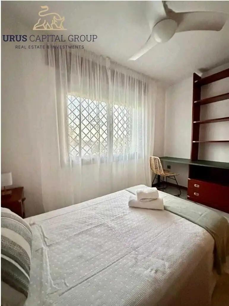 Dormitori de Casa adosada en venda en Córdoba amb Aire condicionat, Calefacció i Jardí privat