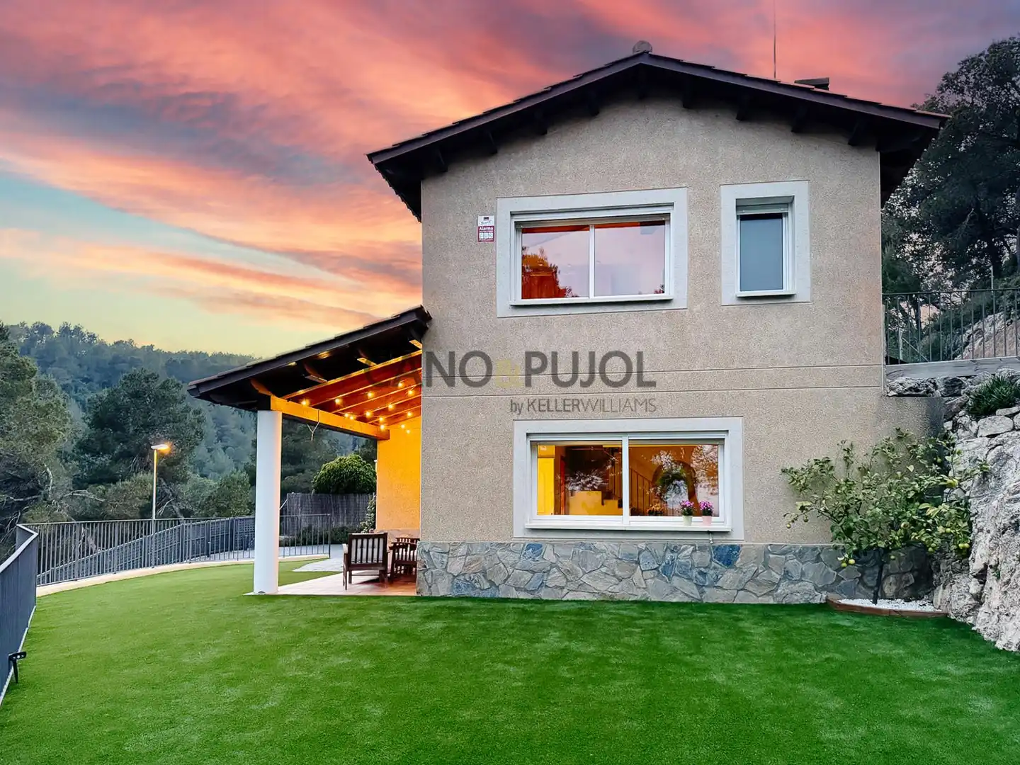Vista exterior de Casa o chalet en venta en Corbera de Llobregat con Calefacción, Terraza y Trastero