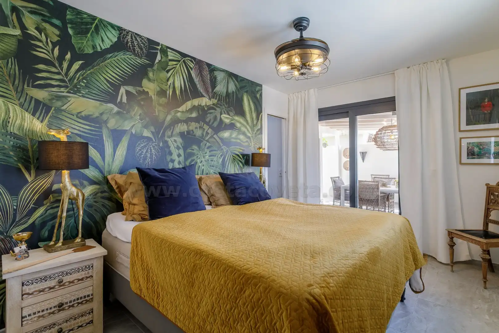 Dormitori de Casa o xalet en venda en El Campello amb Aire condicionat, Jardí privat i Terrassa