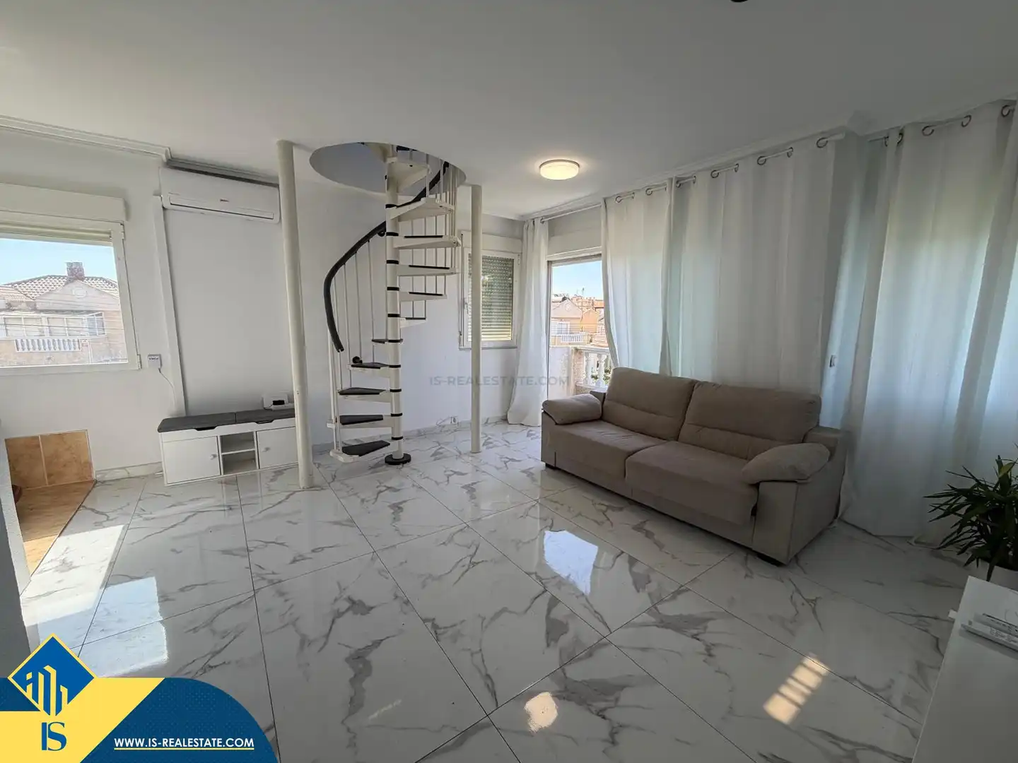 Living room of Duplexes for sale in Torrevieja  with Air Conditioner, Terrace and Furnished