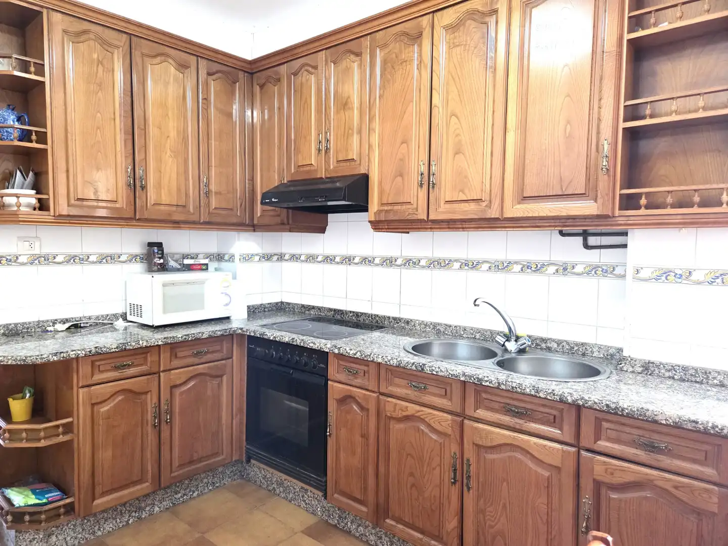 Kitchen of Flat for sale in Sanxenxo  with Parquet flooring, Terrace and Oven