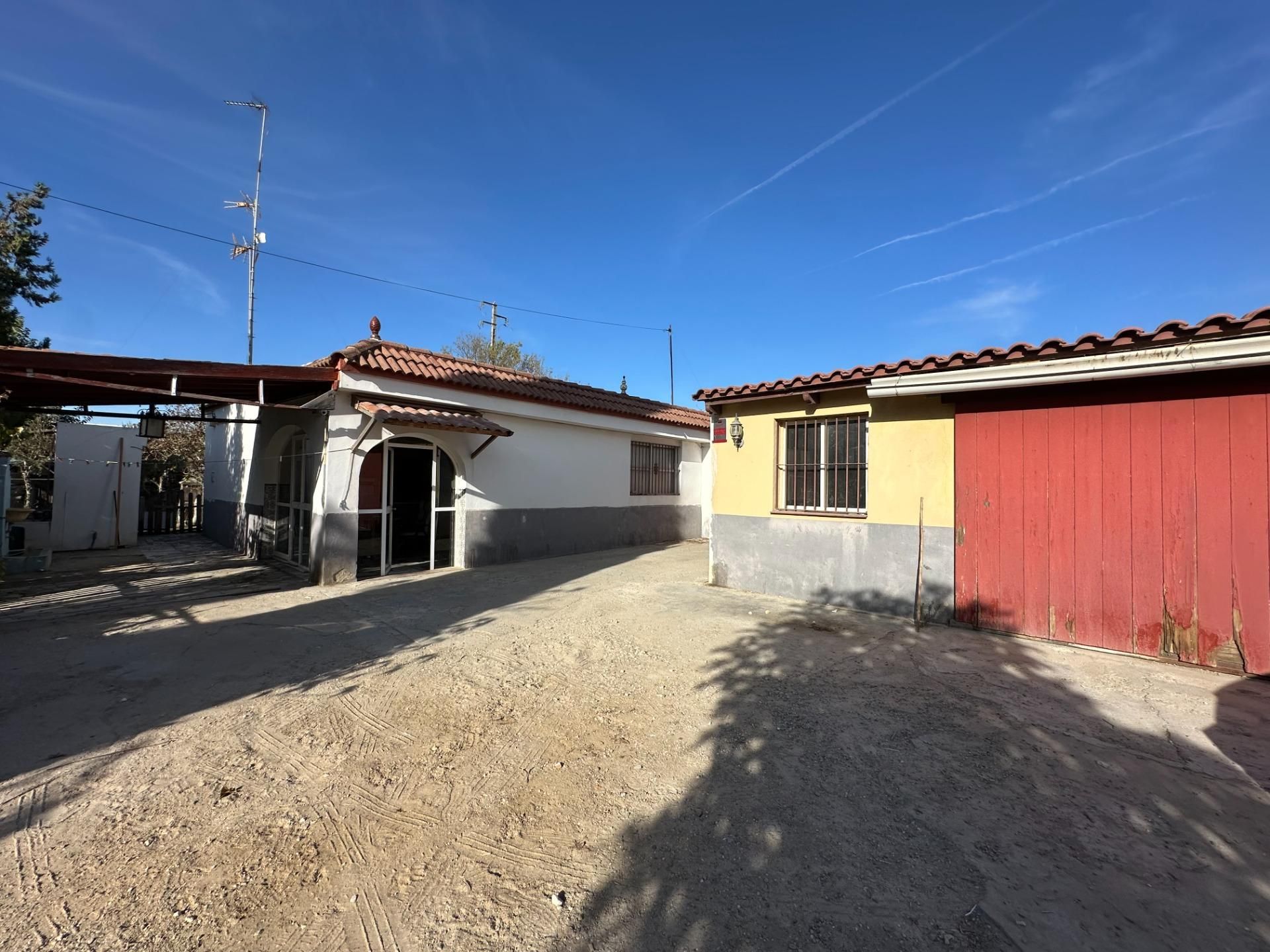 Exterior view of Single-family semi-detached for sale in Utrera