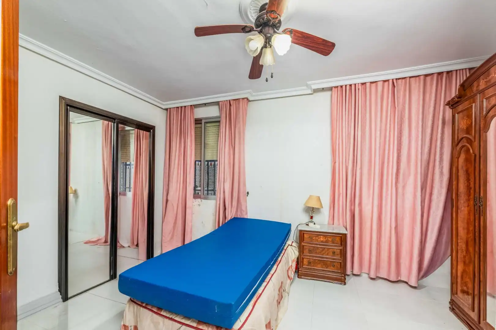 Bedroom of Flat for sale in Sevilla  with Air Conditioner