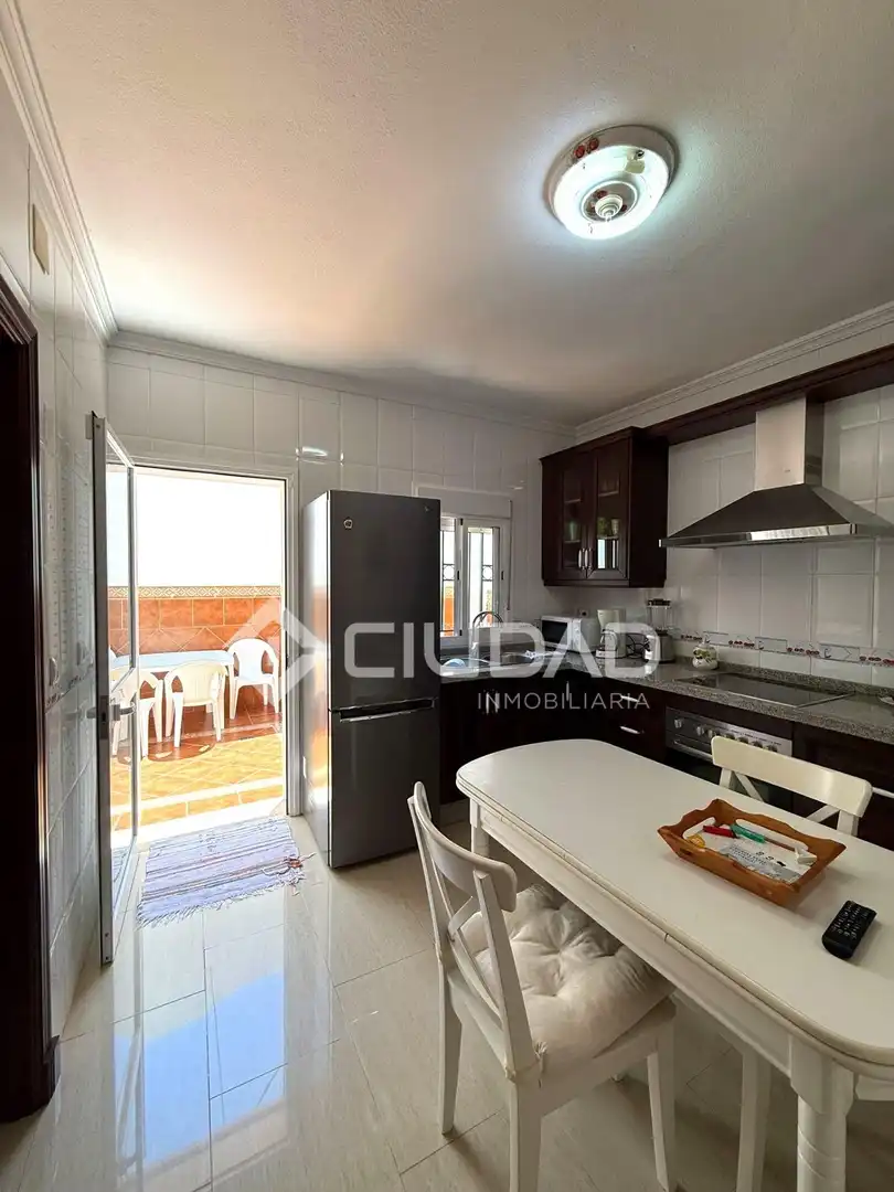 Cuina de Casa o xalet en venda en Chipiona amb Aire condicionat i Terrassa