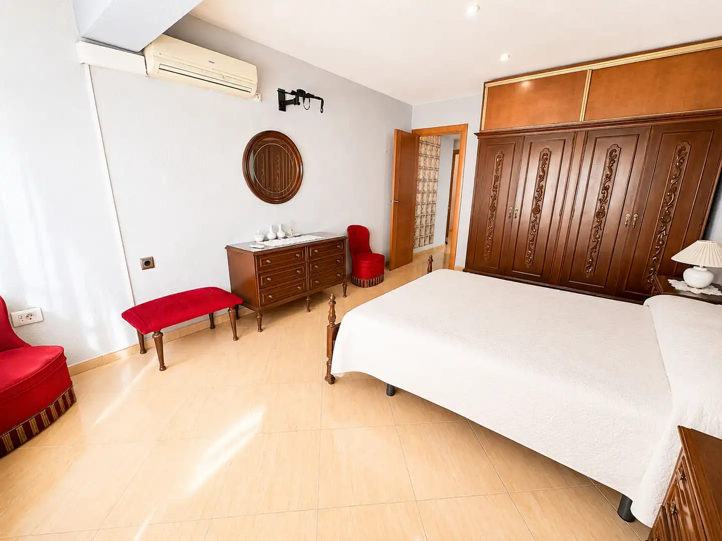 Bedroom of Flat for sale in Valencia  with Air Conditioner, Furnished and Oven