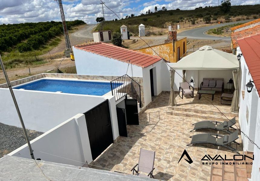Terrace of Country house for sale in El Almendro  with Air Conditioner, Private garden and Storage room