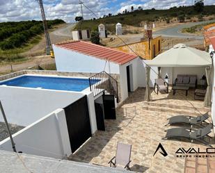 Terrassa de Finca rústica en venda en El Almendro amb Aire condicionat, Jardí privat i Traster