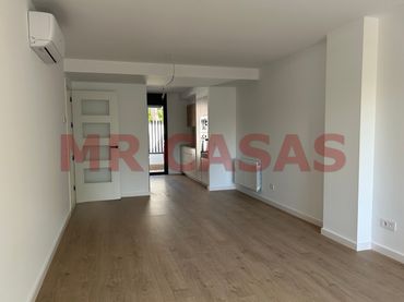 Rez-de-chaussée avec ascenseur à vendre à Progrés