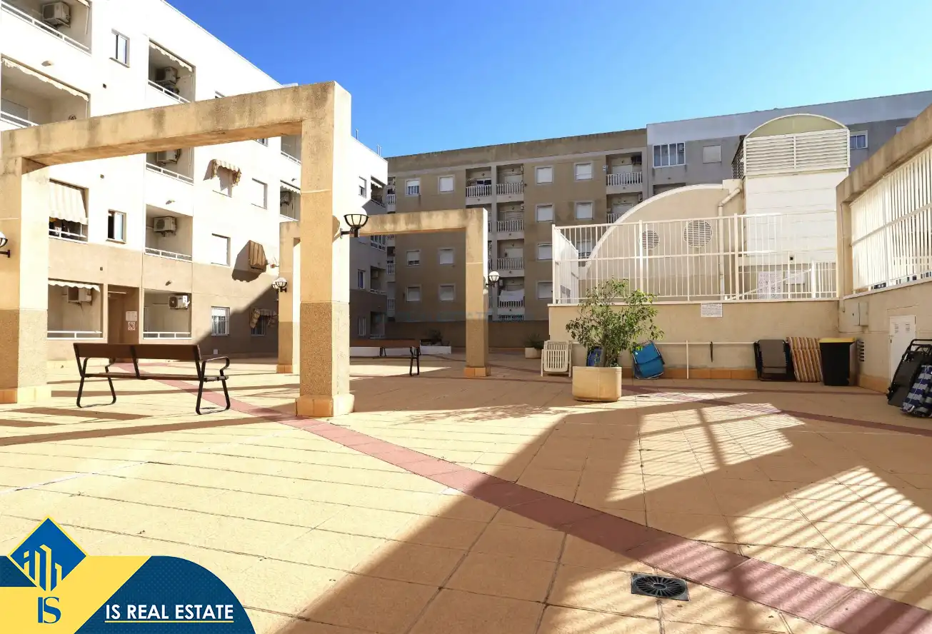 Vista exterior de Àtic en venda en Torrevieja amb Aire condicionat, Calefacció i Terrassa