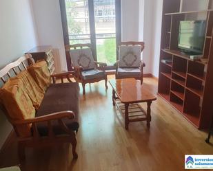 Sala d'estar de Pis de lloguer en Salamanca Capital amb Calefacció, Moblat i Balcó