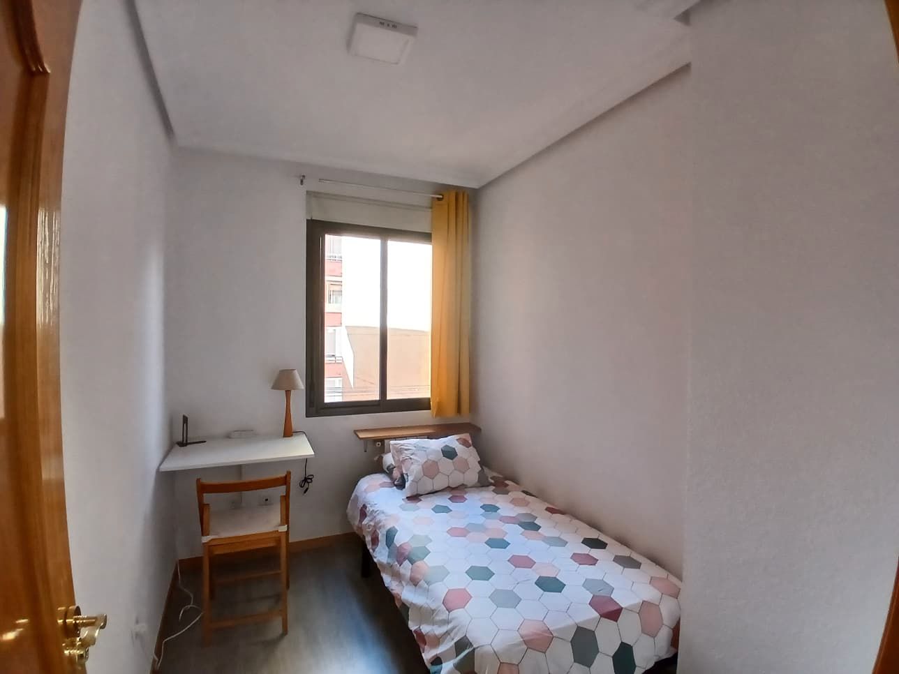 Habitación de Piso de alquiler en  Madrid Capital con Aire acondicionado, Calefacción y Amueblado