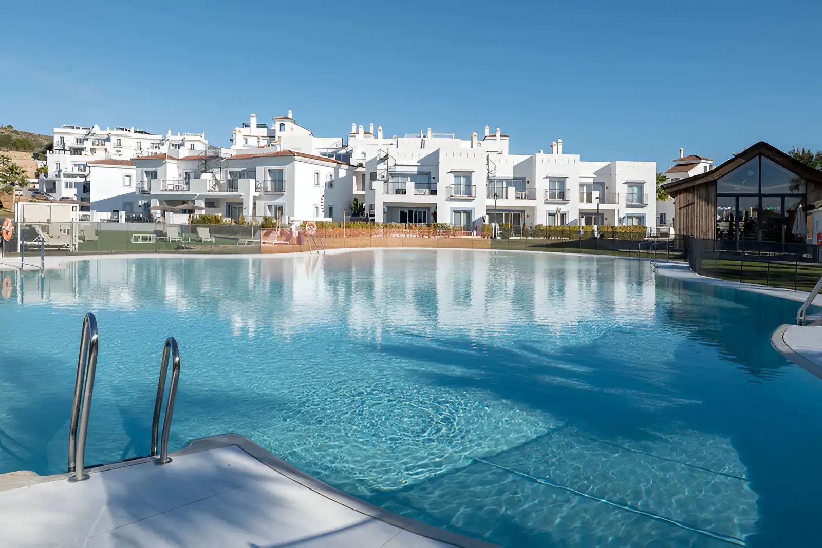 Piscina de Planta baixa en venda en Estepona amb Aire condicionat, Calefacció i Terrassa