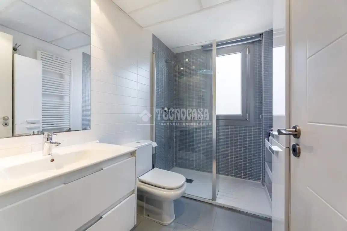 Bathroom of Houses for sale in Torrelodones  with Air Conditioner, Private garden and Terrace