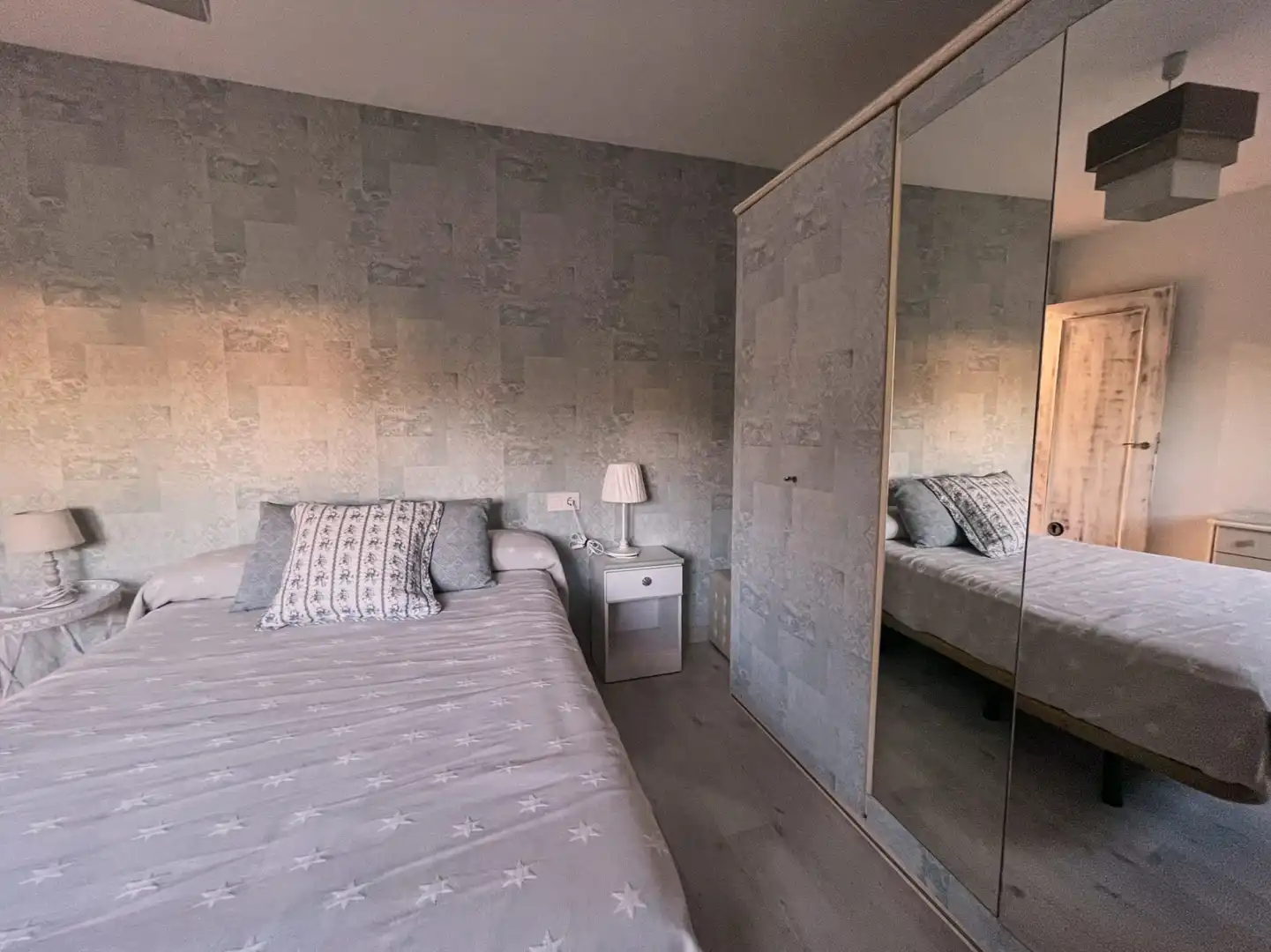 Habitación de Casa o chalet en venta en Albelda de Iregua con Aire acondicionado, Calefacción y Jardín privado